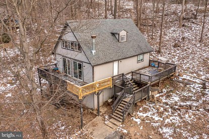 Lofted Quaint Cabin with BBQ and Mountain Views in West Virginia - glamping.directory