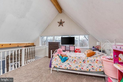 Lofted Quaint Cabin with BBQ and Mountain Views in West Virginia - Gerrardstown, West Virginia - glamping.directory