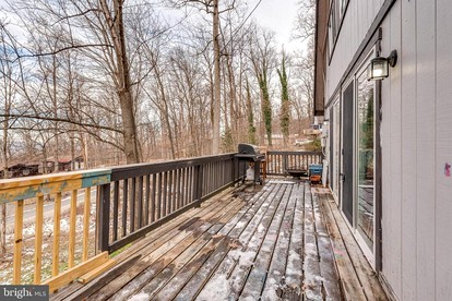Lofted Quaint Cabin with BBQ and Mountain Views in West Virginia - Gerrardstown, West Virginia - glamping.directory