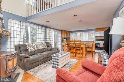 Lofted Quaint Cabin with BBQ and Mountain Views in West Virginia - Gerrardstown, West Virginia - glamping.directory