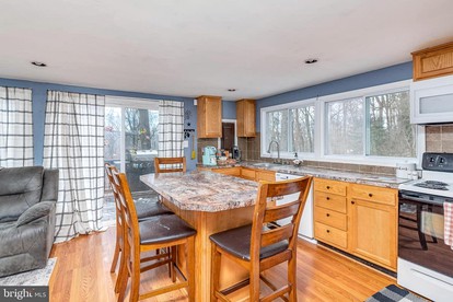 Lofted Quaint Cabin with BBQ and Mountain Views in West Virginia - Gerrardstown, West Virginia - glamping.directory