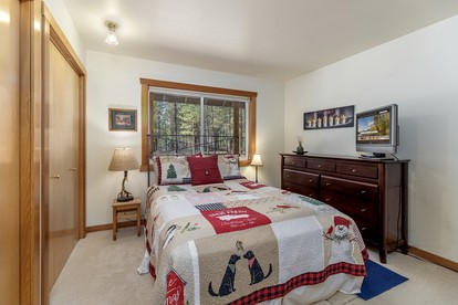 Exceptional Pet-friendly Cottage with Hot Tub for Family and Group Getaways near Leavenworth, Washington - Leavenworth, Washington - glamping.directory