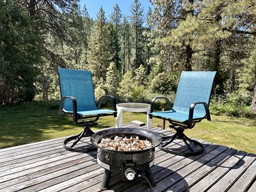 Exceptional Pet-friendly Cottage with Hot Tub for Family and Group Getaways near Leavenworth, Washington - Leavenworth, Washington - glamping.directory