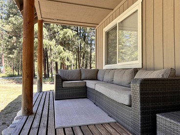 Exceptional Pet-friendly Cottage with Hot Tub for Family and Group Getaways near Leavenworth, Washington - Leavenworth, Washington - glamping.directory