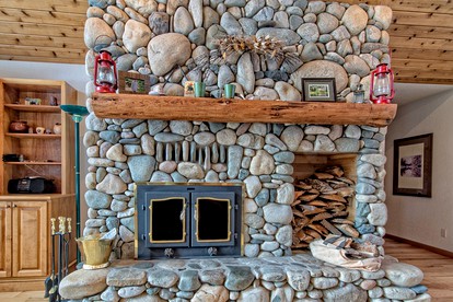 Secluded Cabin Rental for a Whitewater Rafting Getaway in Absarokee, Montana - Absarokee, Montana - glamping.directory