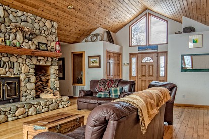 Secluded Cabin Rental for a Whitewater Rafting Getaway in Absarokee, Montana - Absarokee, Montana - glamping.directory