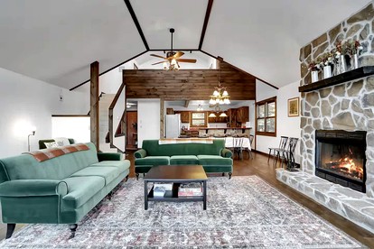 Pet Friendly Cabin for Large Groups in the Eastern Panhandle of West Virginia, Surrounded by Scenic Nature and Historic Attractions - Berkeley Springs , West Virginia - glamping.directory