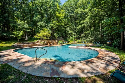 Pet Friendly Cabin for Large Groups in the Eastern Panhandle of West Virginia, Surrounded by Scenic Nature and Historic Attractions - Berkeley Springs , West Virginia - glamping.directory