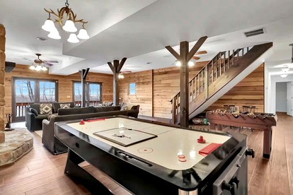 Pet Friendly Cabin for Large Groups in the Eastern Panhandle of West Virginia, Surrounded by Scenic Nature and Historic Attractions - Berkeley Springs , West Virginia - glamping.directory