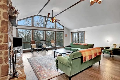 Pet Friendly Cabin for Large Groups in the Eastern Panhandle of West Virginia, Surrounded by Scenic Nature and Historic Attractions - Berkeley Springs , West Virginia - glamping.directory