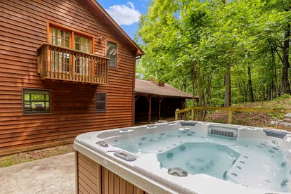 Pet Friendly Cabin for Large Groups in the Eastern Panhandle of West Virginia, Surrounded by Scenic Nature and Historic Attractions - glamping.directory