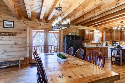 Expansive Log Cabin Rental in Foothills of Blue Ridge Mountains, North Carolina - Black Mountain, North Carolina - glamping.directory