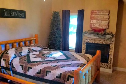 Peaceful Getaway on a Farm near Waterloo, Iowa - Hampton, Iowa - glamping.directory