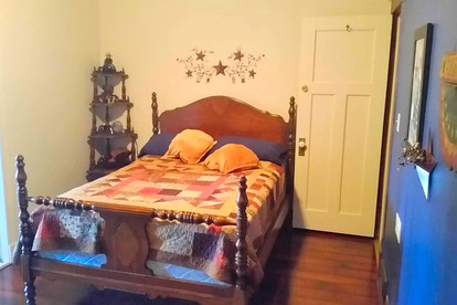 Peaceful Getaway on a Farm near Waterloo, Iowa - Hampton, Iowa - glamping.directory