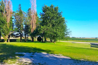 Peaceful Getaway on a Farm near Waterloo, Iowa - Hampton, Iowa - glamping.directory