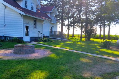 Peaceful Getaway on a Farm near Waterloo, Iowa - Hampton, Iowa - glamping.directory