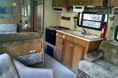 Rustic Caravan Getaway on a Creek in the Klamath National Forest of California - Klamath River, California - glamping.directory