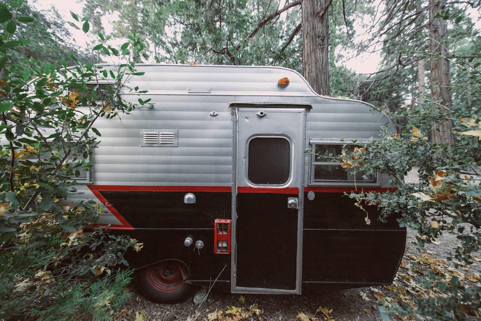 Creekside Vintage Cabins w/hot tubs - Forest Falls, California - glamping.directory