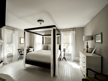 Charming Weekend Getaway Located on a Vineyard near Cleveland, Ohio - Berlin Center, Ohio - glamping.directory