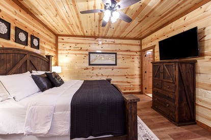 Stunning Cabin with Indoor Pool and Hot-tub in Sevierville, Tennessee - Sevierville, Tennessee - glamping.directory