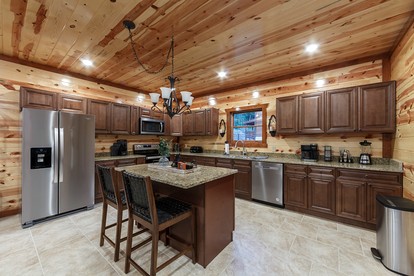 Stunning Cabin with Indoor Pool and Hot-tub in Sevierville, Tennessee - Sevierville, Tennessee - glamping.directory
