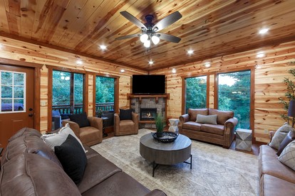Stunning Cabin with Indoor Pool and Hot-tub in Sevierville, Tennessee - Sevierville, Tennessee - glamping.directory