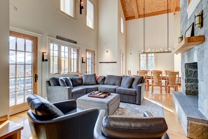 Luxurious Cabin with Lovely Furnished Deck Views in New Hampshire - Jackson, New Hampshire - glamping.directory
