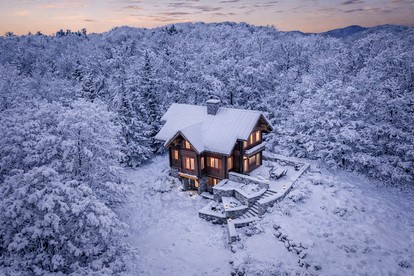 Luxurious Cabin with Lovely Furnished Deck Views in New Hampshire - glamping.directory