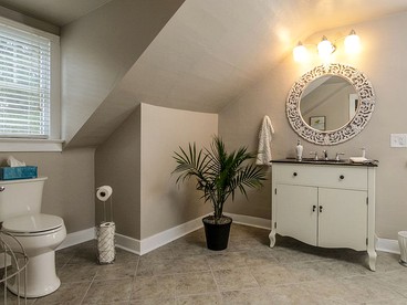 Elegant Farm Cottage Rental for a Countryside Getaway near Lancaster, Pennsylvania - Columbia, Pennsylvania - glamping.directory
