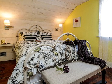 Elegant Farm Cottage Rental for a Countryside Getaway near Lancaster, Pennsylvania - Columbia, Pennsylvania - glamping.directory