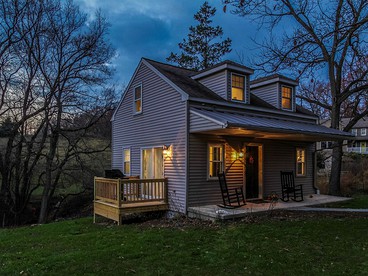 Elegant Farm Cottage Rental for a Countryside Getaway near Lancaster, Pennsylvania - glamping.directory