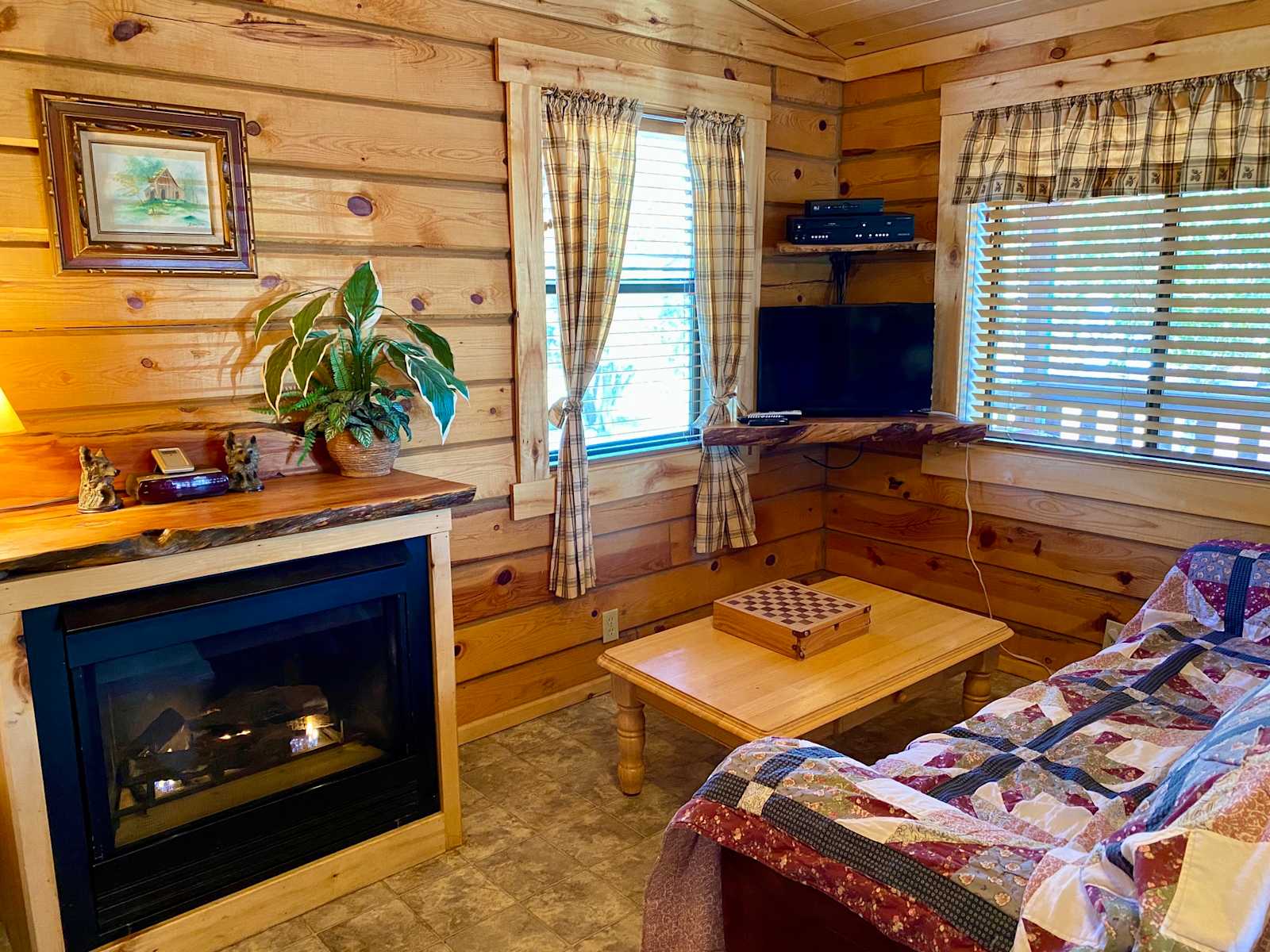 Big Pine Cabins - Overgaard, Arizona - glamping.directory