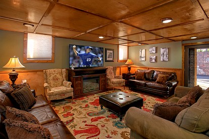 Enormous and Luxurious Cabin Rental for Amazing Getaways near the Great Smoky Mountains, Tennessee - Gatlinburg, Tennessee - glamping.directory