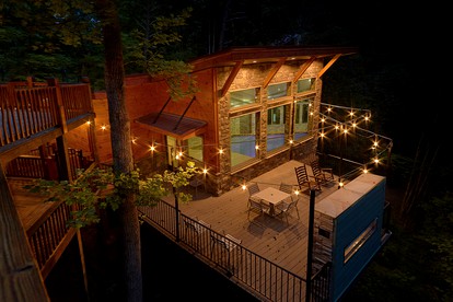 Enormous and Luxurious Cabin Rental for Amazing Getaways near the Great Smoky Mountains, Tennessee - glamping.directory