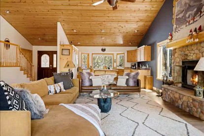 Ultimate Comfort: Cabin with Hot Tub near Big Bear Lake, California - San Bernardino, California - glamping.directory