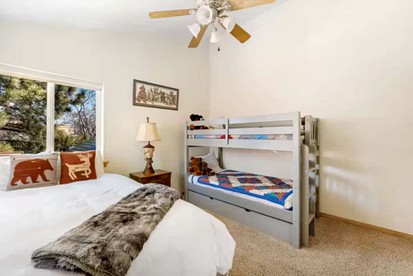 Ultimate Comfort: Cabin with Hot Tub near Big Bear Lake, California - San Bernardino, California - glamping.directory