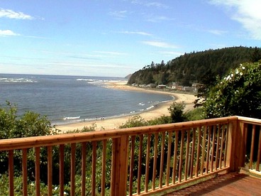 Spacious Cottage Rental with Ocean Views in Netarts, Oregon - Netarts, Oregon - glamping.directory