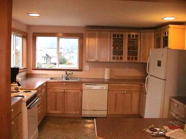 Spacious Cottage Rental with Ocean Views in Netarts, Oregon - Netarts, Oregon - glamping.directory