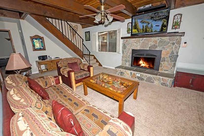 Cozy Mountain Cabin with Hot Tub for Familiy and Group Getaways in South Lake Tahoe, California - South Lake Tahoe, California - glamping.directory