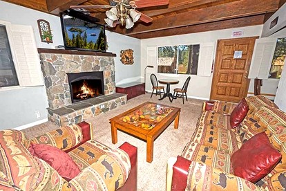 Cozy Mountain Cabin with Hot Tub for Familiy and Group Getaways in South Lake Tahoe, California - South Lake Tahoe, California - glamping.directory