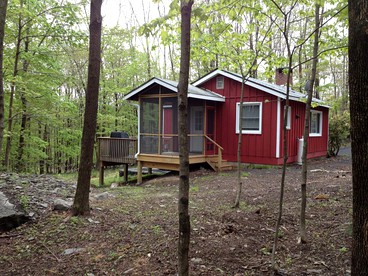 Cozy Two-Bedroom Cabin Rental with Hot Tub and Fireplace in Woodstock, New York - glamping.directory