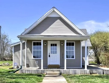 Modern, Rustic Farmhouse Vacation Rental with a Deck in Clarksville, Tennessee - Clarksville, Tennessee - glamping.directory