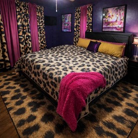 Ultimate Girls’ Getaway House with Hot Tub, Movie Room & Margarita Machine in Lone Star, Texas - Lone Star, Texas - glamping.directory