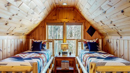 Ultimate Four-Season Escape with Scenic Porch Views in Rockwood, Maine - Rockwood, Maine - glamping.directory