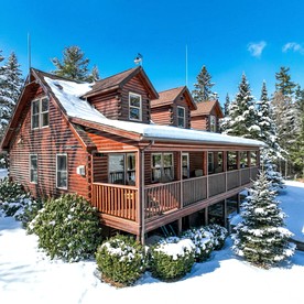 Ultimate Four-Season Escape with Scenic Porch Views in Rockwood, Maine - Rockwood, Maine - glamping.directory