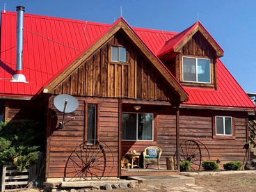 A Slice of Paradise: Your Ultimate Retreat at a Beautifully Restored Farmhouse near Aspen - Carbondale, Colorado - glamping.directory