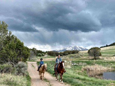 A Slice of Paradise: Your Ultimate Retreat at a Beautifully Restored Farmhouse near Aspen - Carbondale, Colorado - glamping.directory