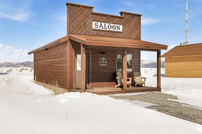 Impressive Old West Cabin with Fireplace in Island Park, Idaho - Island Park, Idaho - glamping.directory