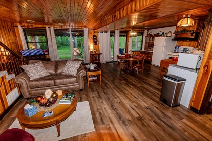 Rustic, Pet Friendly Cabin near East Fork Lake, Olney, Illinois - Olney, Illinois - glamping.directory