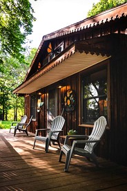 Rustic, Pet Friendly Cabin near East Fork Lake, Olney, Illinois - Olney, Illinois - glamping.directory